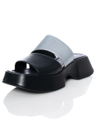 VIC MATIÉ, Plateau-Pantoletten in Silber und Schwarz