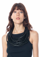 maria calderara, schwarze Halskette aus Kunstleder-Schläuchen