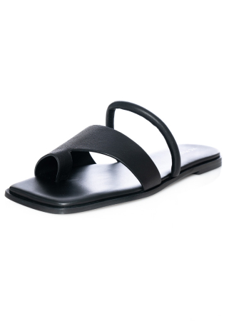 VIC MATIÉ, flache Pantoletten mit Riemen in Schwarz