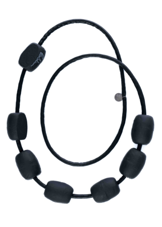 maria calderara, Schlaufenkette mit ovalen Perlen