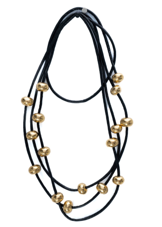 maria calderara, Kunstlederkette mit vergoldeten Perlen