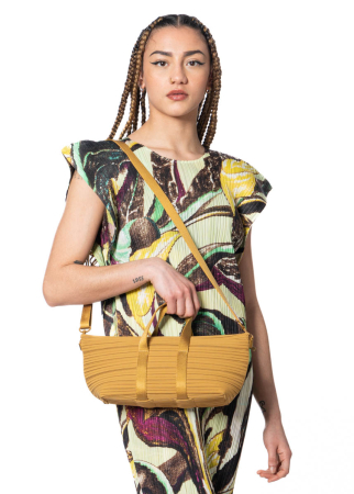 PLEATS PLEASE ISSEY MIYAKE, Schultertasche PLEATS BOSTON BAG